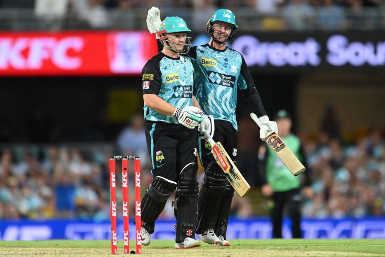 Munro slams 99 as Brisbane Heat crush Melbourne Stars to open Big Bash League